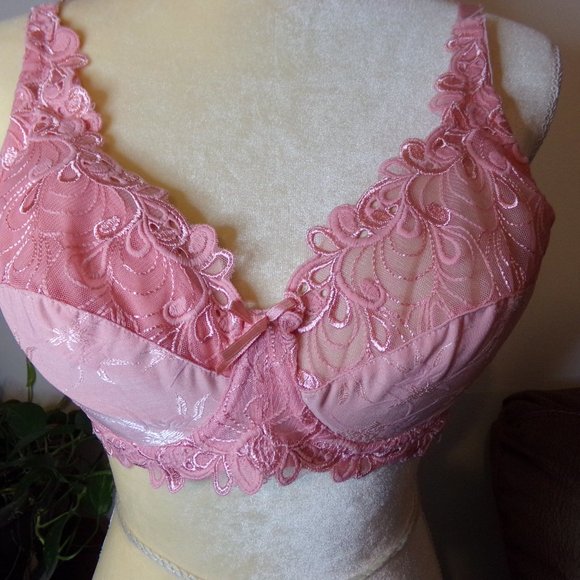 Womens Bra Pink Size 40C Underwire with  Room at add Pads - Picture 2 of 10
